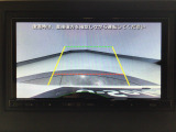 【バックカメラ】運転が苦手な方も車庫入れラクラクです!ギアをリバースに入れれば自動的に切り換わりますので、面倒な操作は不要です♪狭い駐車場もお車を傷つけず安心ですね!