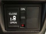 【パワースライドドア】助手席側がパワースライドドアになっており、運転席のスイッチやスマートキーでも開閉が可能です!開口部も広いので乗り降りも楽々♪