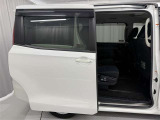 狭い場所での乗り降りに便利なスライドドアです。