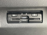 【ETC】有料道路を利用する際に料金所で停止することなく通過できる、ETC車載器(ノンストップ自動料金収受システム機器)が装備されています。セットアップを行うことで利用可能になります。