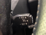 【クルーズコントロール】高速道路もラクラク走行。アクセルを離しても一定速度で走行ができ、長距離運転時の負担を軽減!加速・減速も簡単なスイッチ操作で調整できます。