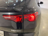 リアランプ 立体的な造形としてBMWらしい個性的なリアビューを明確化しました。