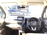 【前方視界】開放的な前方視界!運転がしやすく疲れにくいです♪窓が大きく、見通しがとっても良いおクルマですよ♪