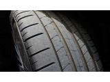 メルセデスの認定中古車「サーティファイドカー」では、万一お車が故障した場合も、ご購入後1年間もしくは2年間※は走行距離にかかわらずメルセデス・ベンツ正規サービスネットワークで無料修理いたします