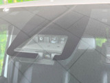 【トヨタセーフティセンス】走行中に前方の車両等を認識し、衝突しそうな時は警報とブレーキで衝突回避と被害軽減をアシスト。より安全にドライブをお楽しみいただけます。
