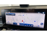 【コマンドシステム】センターのコントローラーとスイッチ類及び音声認識機能により、ナビゲーションやオーディオ&ビジュアル、車両設定等を安全に操作できます。また高精度ディスプレイを採用しています。