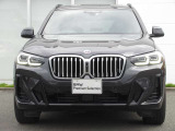 BMWと言えば特徴的なキドニーグリル。ダイナミックなフロントマスクを演出します。