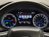 【メーターまわり】ドライバーから見やすい位置にあって安全運転に寄与します。マルチインフォメーションディスプレイでは、クルマに関する情報の確認はもちろん、各種安全機能・装備のON/OFFも設定可能。