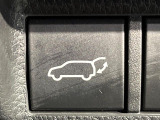 【パワーバックドア】スマートキーや運転席のボタンを押すだけでリアゲートが自動で開閉します!荷物を持っている時や、高い位置にあるバックドアを閉める際に便利な機能です♪
