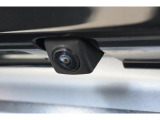 車内の人や荷物で後方視界が悪い時に、後方映像をしっかり表示。バックや駐車時も安心です。