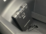 グローブBOX内のカードの取り出しもしやすい場所にETCがついています。高速道路の料金所の通過もラクラクです!。