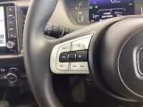 ステアリングにオーディオ操作スイッチが付いています。オーディオ画面に直接タッチしなくても操作が出来ますので、運転に集中できます。
