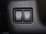 シートヒーターは、シートに内蔵された電熱線で座面を温める装備です。エアコンと違って、すぐに温まり、乾燥しにくいのが特徴です。個別にON/OFFできるので、搭乗者の好みに合わせられます。