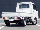 オリックス認定中古車は厳選した上質な車輌のみをお届け致します。全車にプロの職人による徹底した内外装の清掃、磨き上げ処理を施しております。