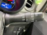 【オートライト】周りの明るさに応じて自動でヘッドライトの点灯・消灯ができる機能です!ライトの付け忘れ・消し忘れなどが無くなり、雨の日や夕方の走行も安心!トンネル通過時も便利ですね♪