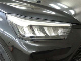 LEDヘッドライトです。デザイン性がよくとても明るいので、夜間の走行や悪天候でも安心です。しかも長寿命!