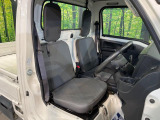 運転席シート廻りは使用感も少なく、良好な状態となっています。丁寧に使われていたことがよくわかりますね。