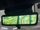 【デジタルインナーミラー】後席の大きな荷物や同乗者で後方が確認しづらい時でも安心!カメラが撮影した車両後方の映像をルームミラー内に表示。クリアな視界で状況の確認が可能です!