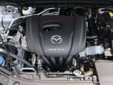 「SKYACTIV-G(ガソリン)」は、規格外の高圧縮を実現し、世界のエンジン技術者に驚きを与えました。さらに、それを維持したままノッキングの発生を抑え、熱効率を向上、走りにも寄与したエンジンです。