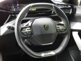 お忙しく実車確認できないお客様にも安心してご購入頂けるクオリティを目指しております。全国のプジョーディーラーで保証が受けられます。