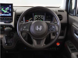 【Honda SENSING】 カメラ等装置で精度の高い検知能力を発揮、安全運転を支援します。ステアリング上のコントローラーに注目!