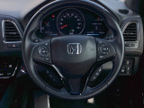 ステアリング右側にはホンダセンシングの設定スイッチ左側にはオーディオスイッチが配置されています