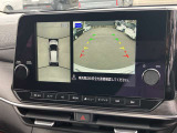 アラウンドビューモニターです!上空から貴方のお車をモニタニングしている様に車両の周りの安全確認が出来ます!