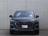 ●Audiが最初に採用したLEDポジショニングランプ。シャープなラインで昼間でも点けていたいと思うほど上品でオシャレです。夜間走行時はさらに目立ちます!