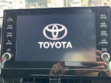 【メーカー純正ナビ】インテリアに溶け込むスタイリッシュな「専用設計」メーカーナビを装備♪視認性や操作性など基本性能にも優れ、より上質なカーライフをお楽しみいただけます。