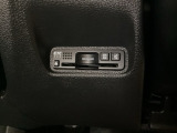 ハンドルの左下にETCがついています。高速道路の料金所の通過も楽々です!。 カードの取り出しもしやすい場所についています。