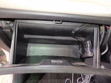 ◆グローボックスには車検証・自賠責保険・保険証券・取扱説明書・保証書などを保管されると便利です♪また車検証ケースは弊社オリジナルで店舗の電話番号も記載していますのでお困りの際などお気軽にご連絡下さい。