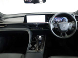 操作性とデザイン性を重視した運転席廻りと各種スイッチやメーター類です!