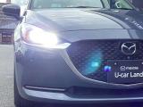 アダプティブLEDヘッドライト カメラや車速センサーと連動して、ハイ、ロー、ワイドローのLEDライトを常に最適な配光に自動制御する優れものです!
