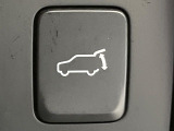 【パワーバックドア】スマートキーや運転席のボタンを押すだけでリアゲートが自動で開閉します!荷物を持っている時や、高い位置にあるバックドアを閉める際に便利な機能です♪