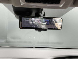 スマートルームミラーで後部座席に同乗者がいても後方視界がしっかりと確保できます☆