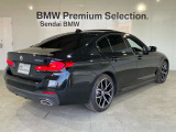 BMW xDriveの魅力は、走行状況と路面状況の変化をリアルタイムに把握し、4輪のトラクションを絶えず最大限に保つことで、どんなコンディションにおいても揺るぎない走りを実現させてくれます。