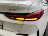 また、BMW正規認定中古車は、エマージェンシーサービスが自動付帯。24時間365日、皆様のカーライフをサポート致します。確かな安心のうえで、「駆けぬける歓び」をご堪能ください。
