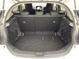 【トランク】積み込みやすくて、たっぷり積める荷室です。シートアレンジできるものは、乗車人数と荷物の量や大きさによってシートを動かすことができるので、より快適なドライブが可能です!