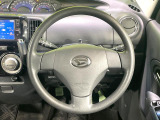 インテリアに合わせたデザインのステアリングは、運転される方のことも考え、運転しやすい形状、大きさです。是非一度、実際に触ってお確かめください。