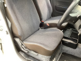 運転席の状態もグッド!年式・走行距離をほとんど感じさせない、大変きれいな室内です!