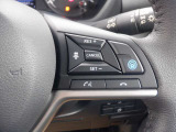 プロパイロット搭載ルークスがアクセル、ブレーキを自動でコントロールして前のクルマとの車間距離を保つ手助けをします。