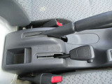 4WD/5速MT/エアコン/パワステ/パワーウィンドウ/ドアバイザー/作業灯/三方開/ゴムマット/