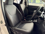 運転席の画像です。充分なスペースがあり、ゆったりした状態で運転していただけます♪