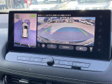 日産純正のカーナビが付いておりますので知らない所でもサポートしますので安心ですね。色々な機能でドライブも快適ですね。