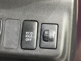 【アイドリングストップ】赤信号や渋滞で停車した際にエンジンを停止し、無駄な燃料の消費を抑えます。燃費向上や環境保護につなげる機能♪エンジンはブレーキを離せば再始動します。