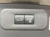 【パワーバックドア】スマートキーや運転席のボタンを押すだけでリアゲートが自動で開閉します!荷物を持っている時や、高い位置にあるバックドアを閉める際に便利な機能です♪