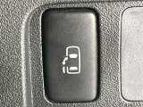 【パワースライドドア】スマートキーや運転席のスイッチでスライドドアの開閉が可能♪電動だから力を入れてドアを開ける必要が無く、小さいお子様でも、重い荷物を持っている時もラクに開け閉めできます♪