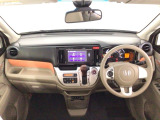 【前方視界】開放的な前方視界!運転がしやすく疲れにくいです♪窓が大きく、見通しがとっても良いおクルマですよ♪