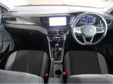 シンプルなデザインと一目でわかるスイッチの配置はPeoples Car=みんなの車という考えの現れです。各スイッチにはバックライトもついており、夜間でも安全に操作して頂けます。