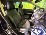 運転席シート廻りは使用感も少なく、良好な状態となっています。丁寧に使われていたことがよくわかりますね。運転席シート廻りは使用感も少なく、良好な状態となっています。丁寧に使われていたことがよくわかります
